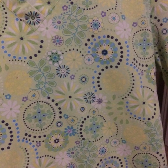 Scrub top - Picture 2 of 4